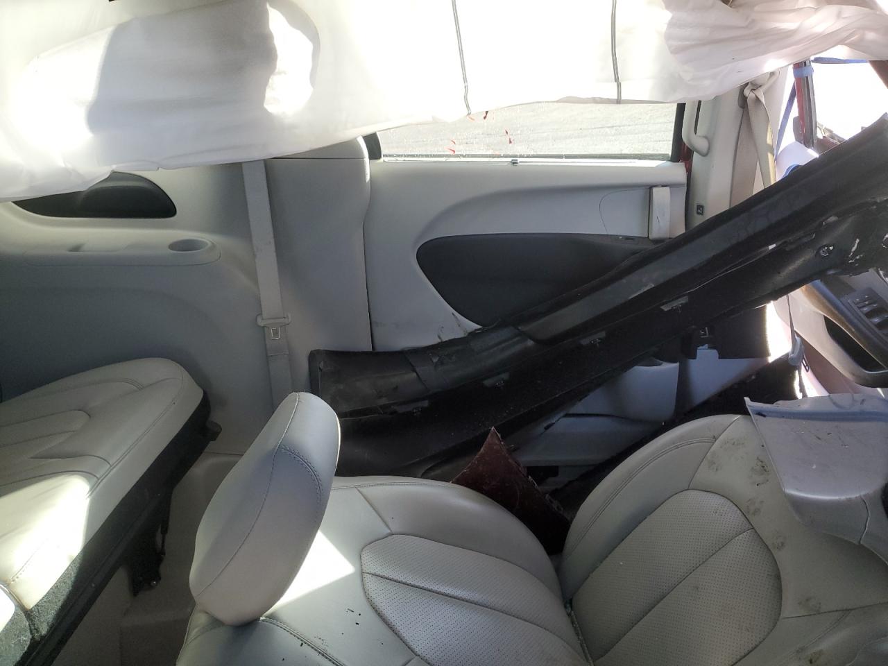 2021 Chrysler Voyager - Image 11