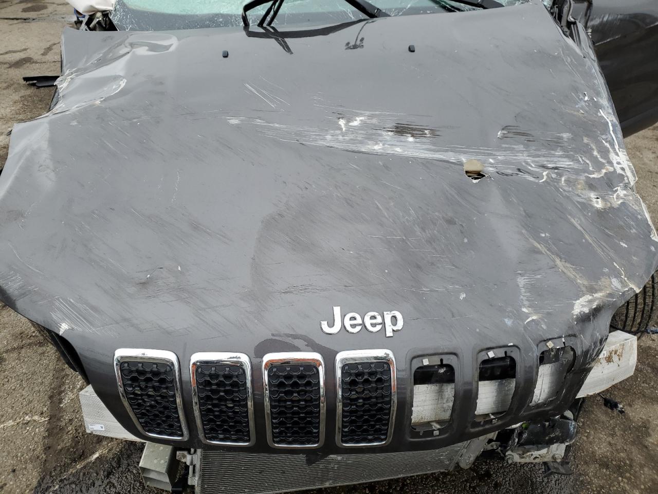 2019 Jeep Grand Cherokee - Image 12