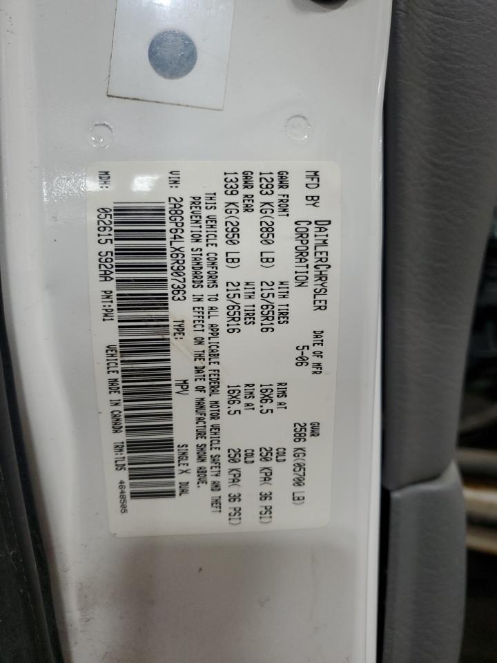2006 Chrysler Town & Country - Image 13