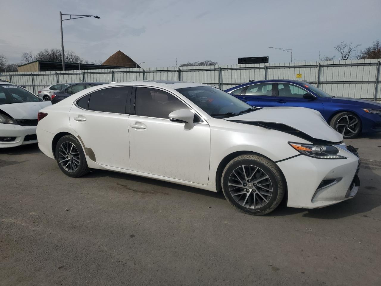 2016 Lexus ES - Image 4