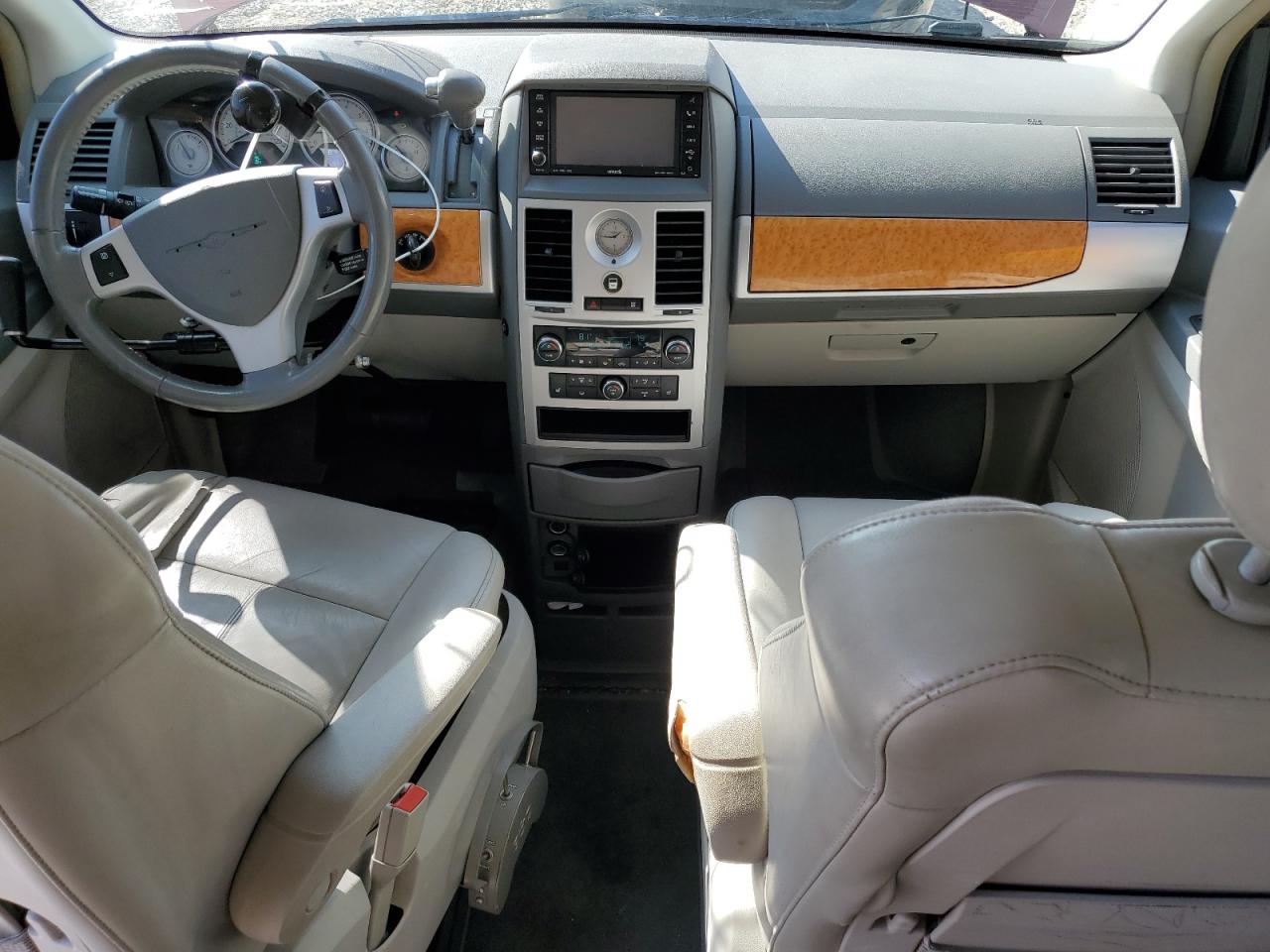 2008 Chrysler Town & Country - Image 8