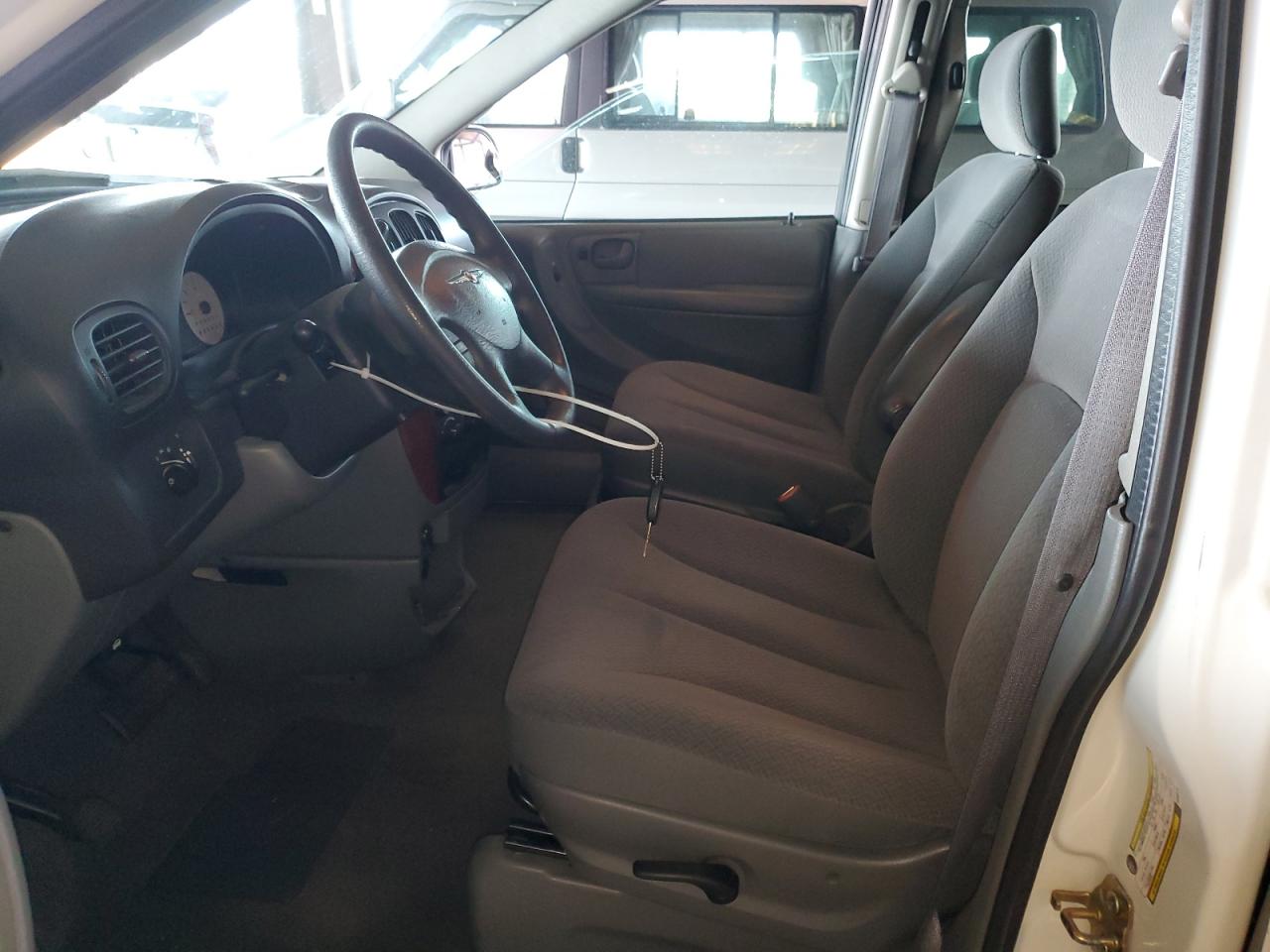 2006 Chrysler Town & Country - Image 7