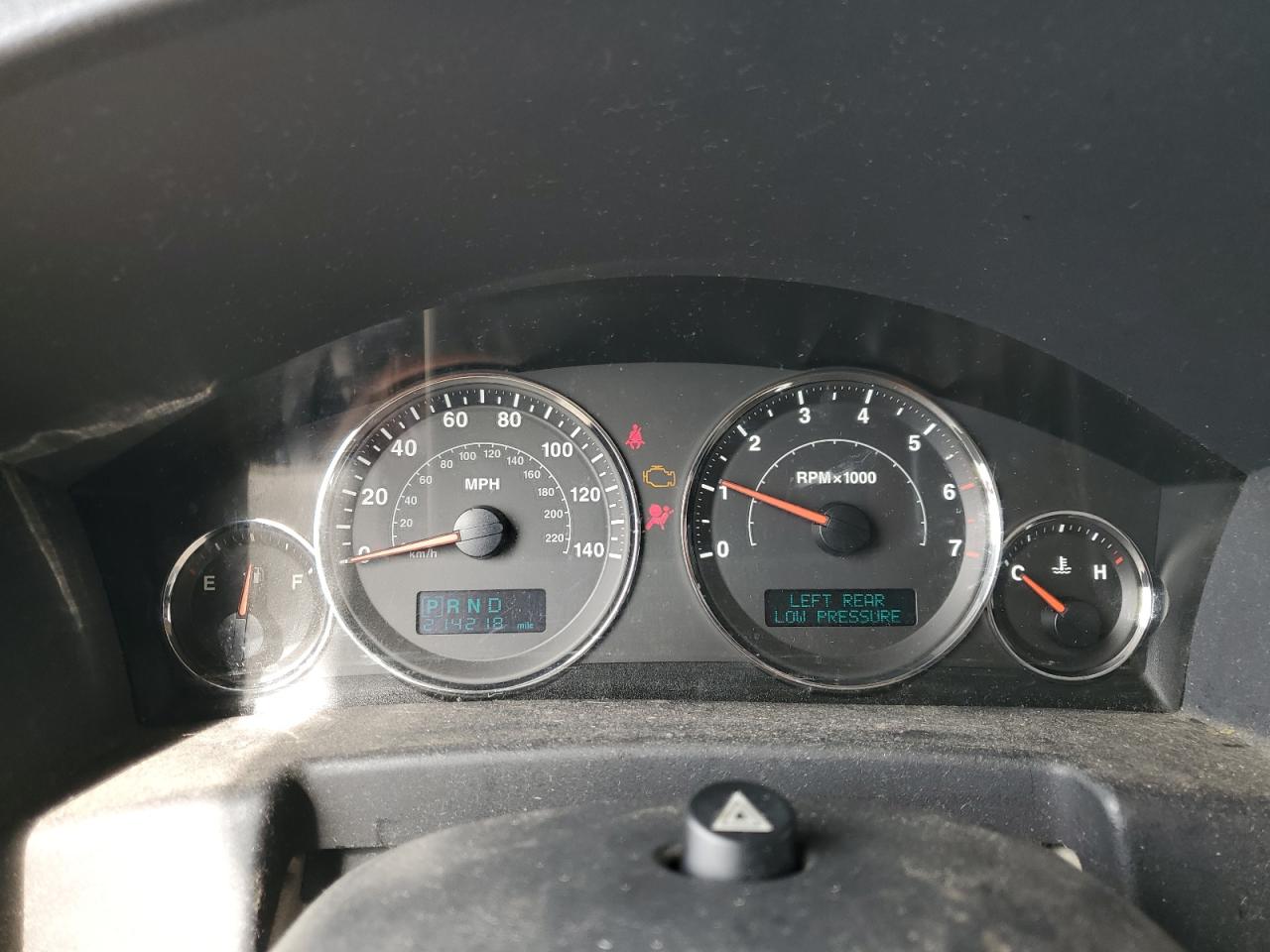 2007 Jeep Commander - Image 9