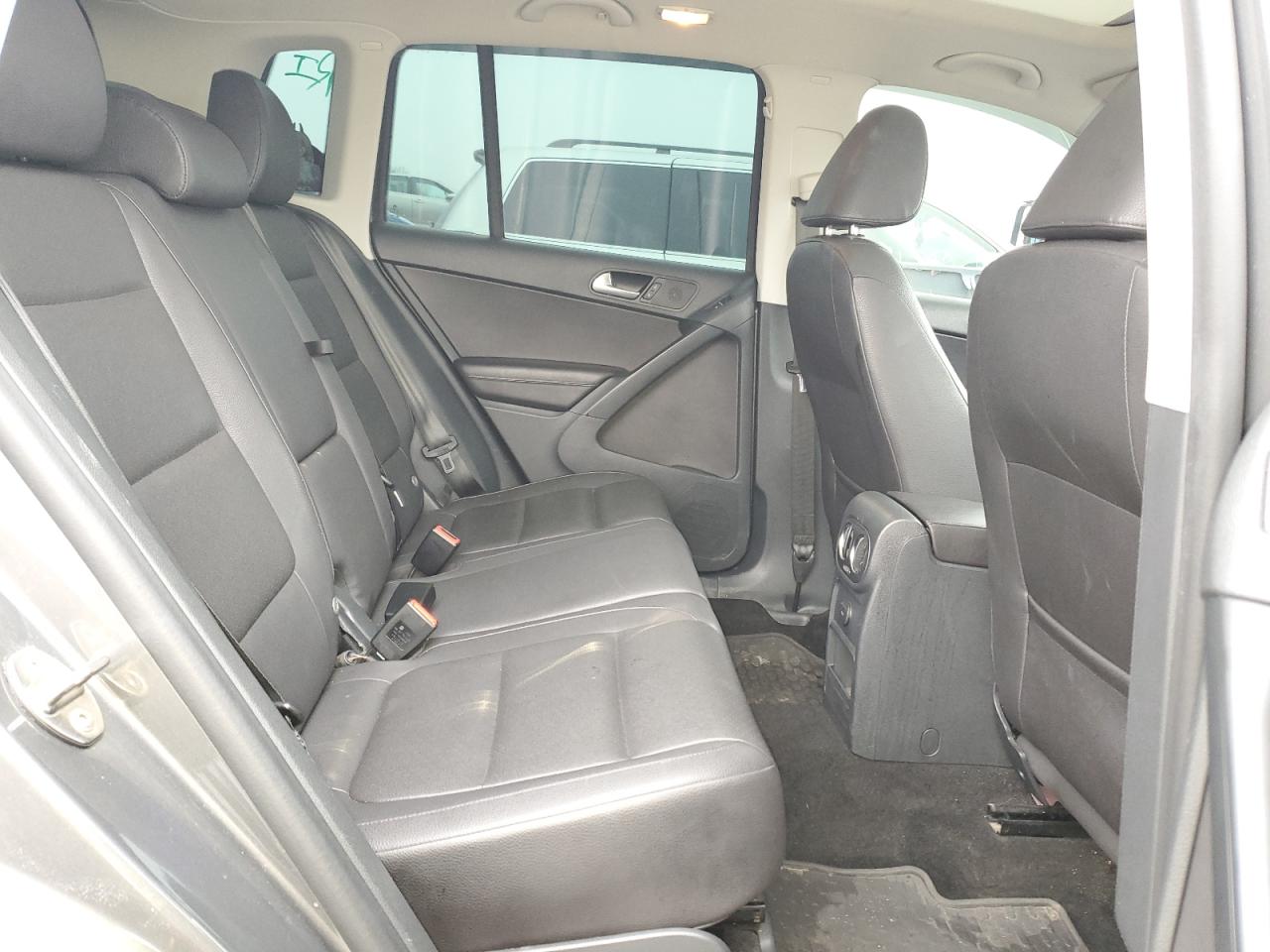 2016 Volkswagen Tiguan - Image 11