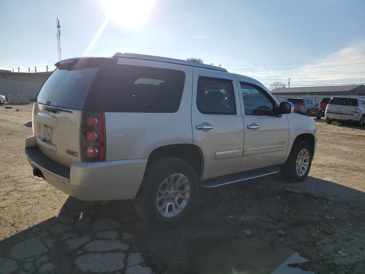 2013 GMC Yukon - Image 3