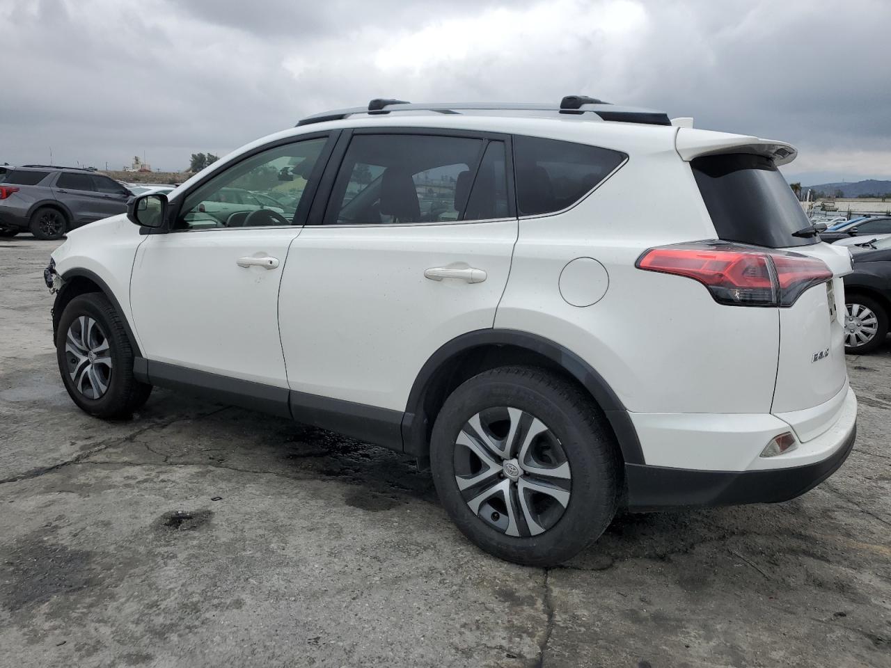 2018 Toyota RAV 4 - Image 2