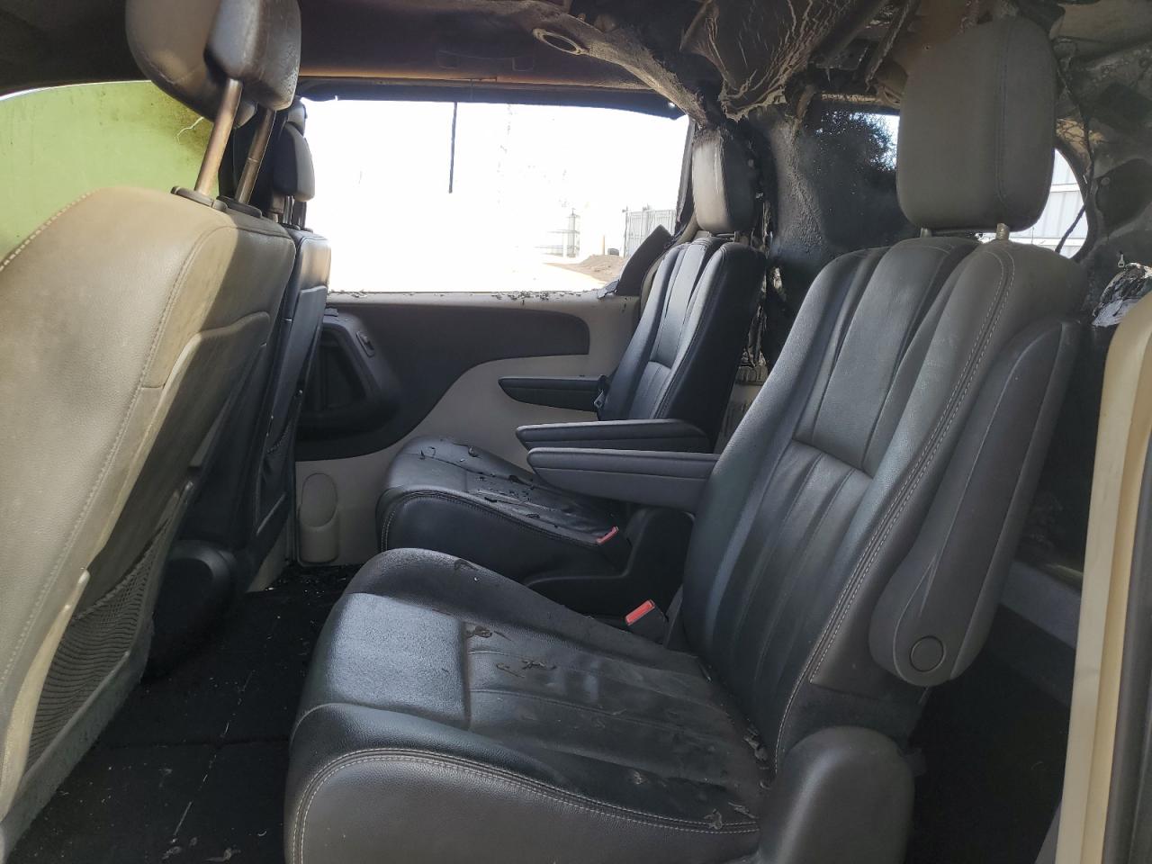 2015 Chrysler Town & Country - Image 11