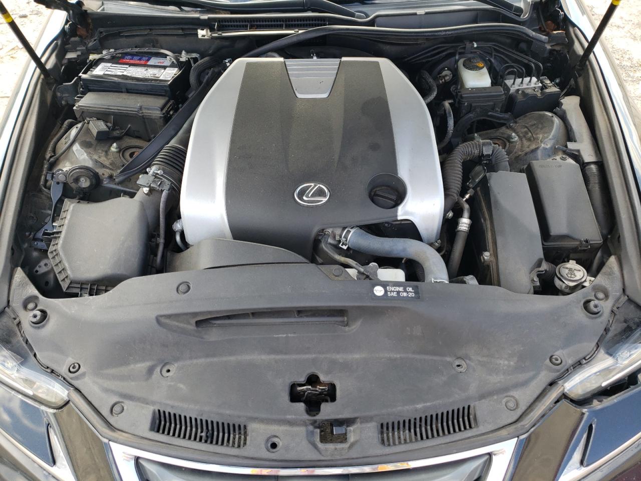 2017 Lexus IS - Image 11
