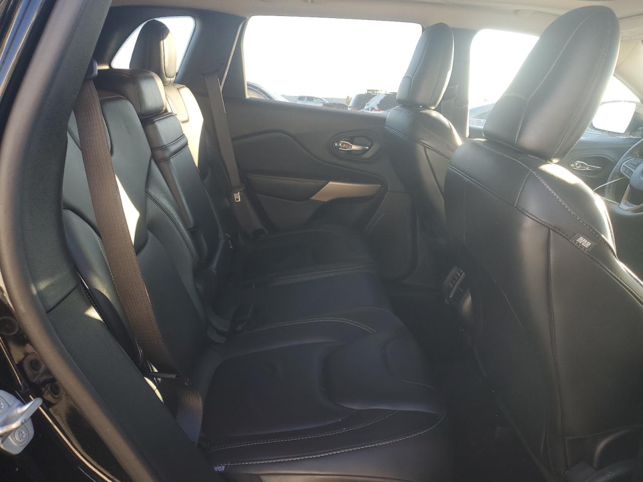 2017 Jeep Grand Cherokee - Image 11