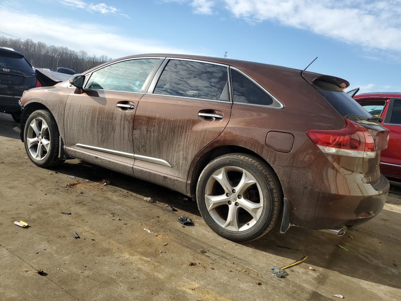 2013 Toyota Venza - Image 2