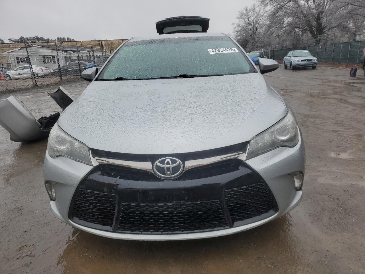 2016 Toyota Camry - Image 5