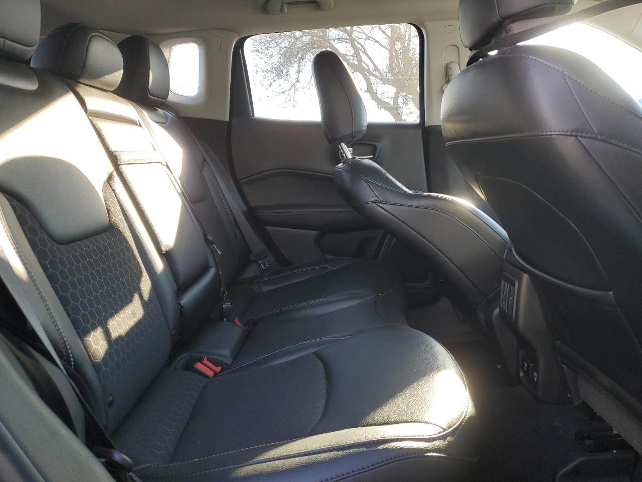 2019 Jeep Compass - Image 11