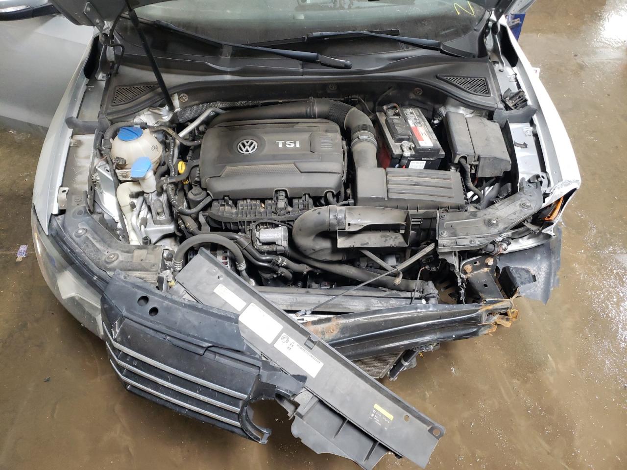2015 Volkswagen Passat - Image 11