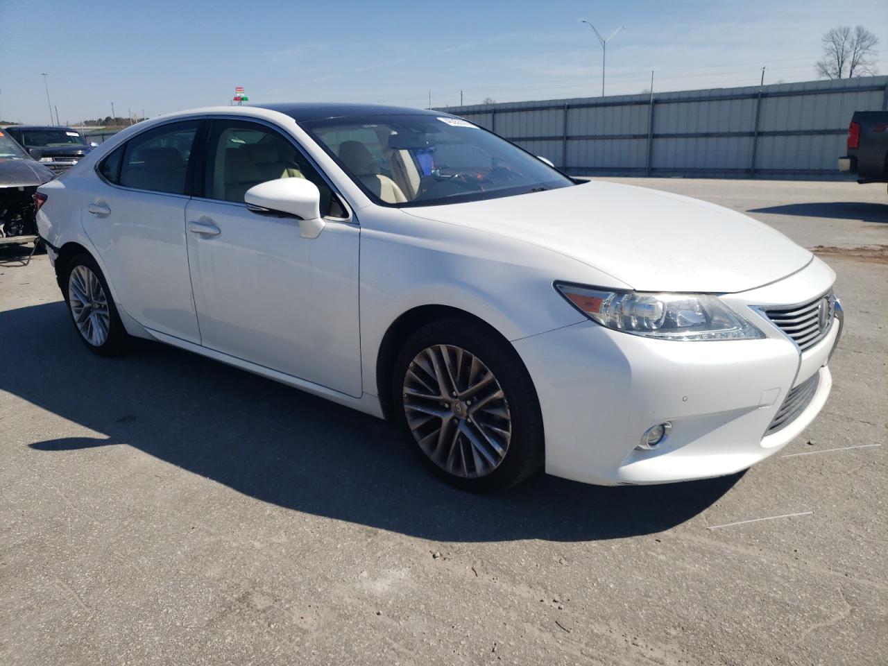 2015 Lexus ES - Image 4