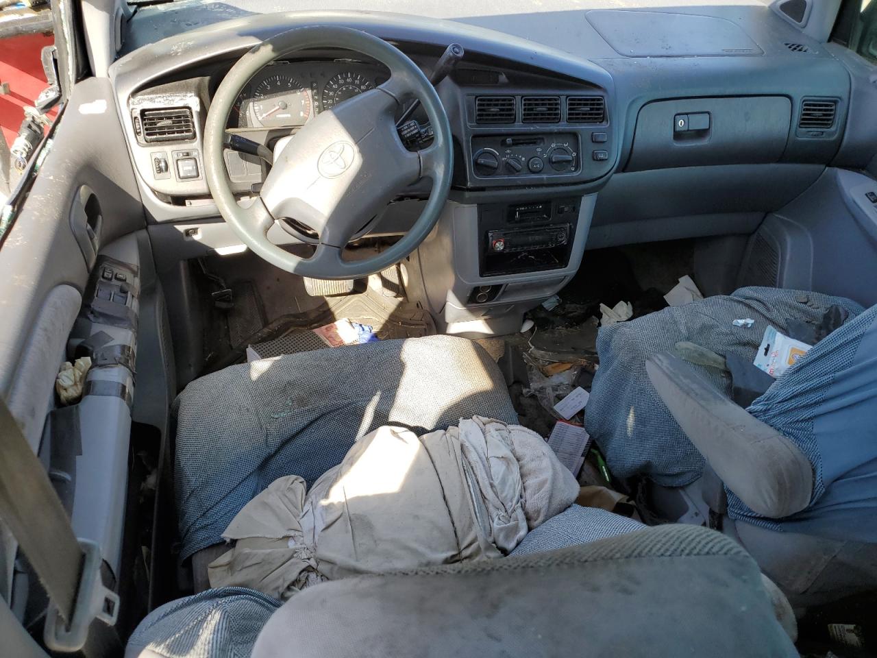 1998 Toyota Sienna - Image 8