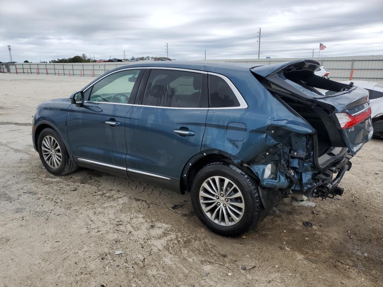 2016 Lincoln MKX - Image 2