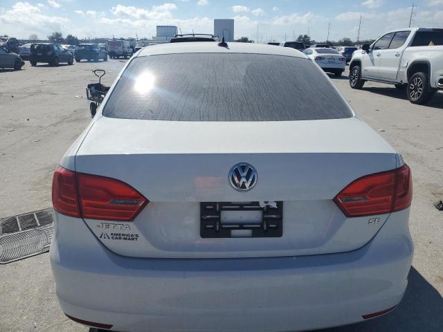 Sedans VOLKSWAGEN JETTA 2014 Biały