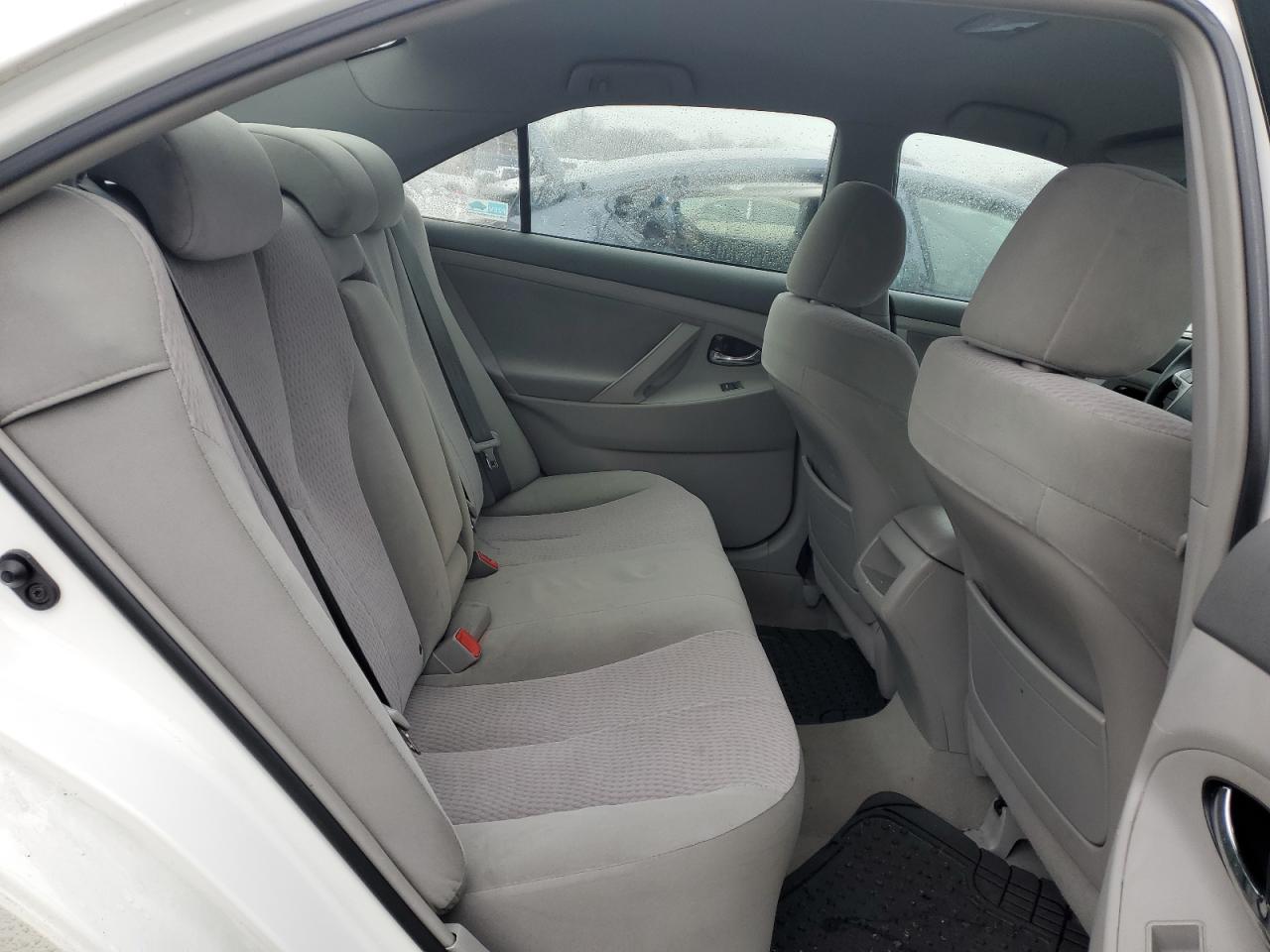 2010 Toyota Camry - Image 10