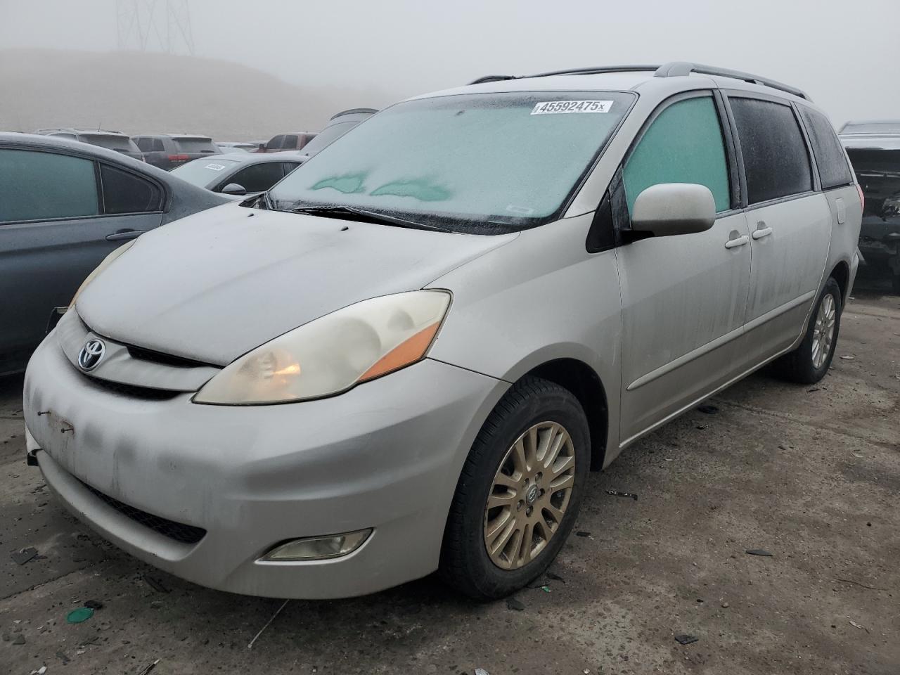 2007 Toyota Sienna - Image 1