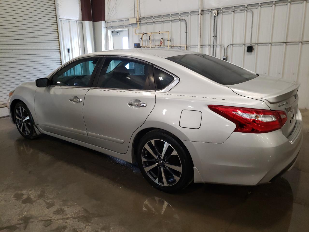 2016 Nissan Altima - Image 2