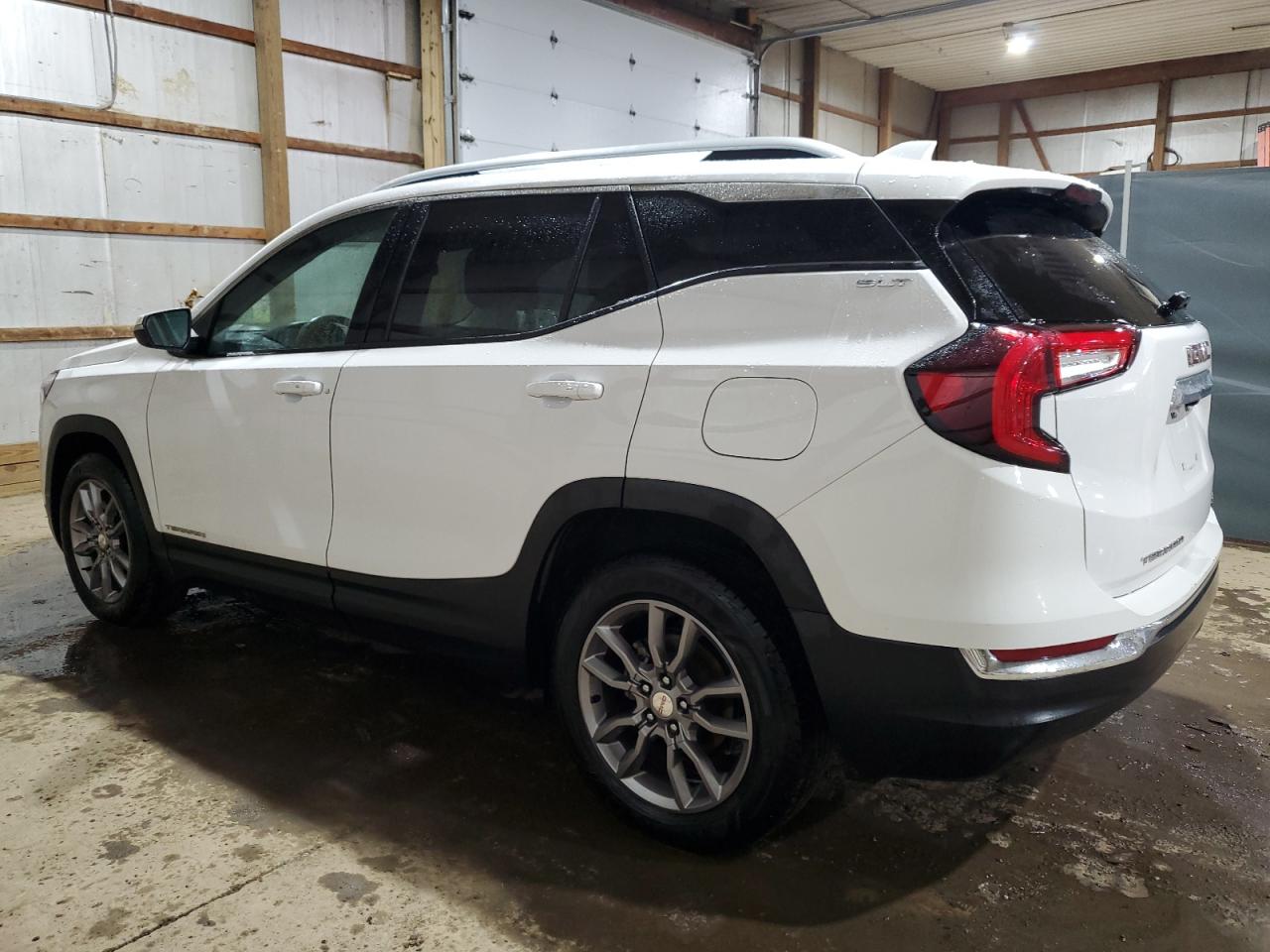 2022 GMC Terrain - Image 2
