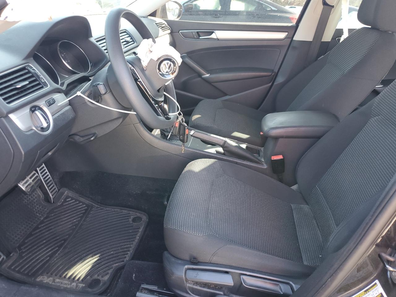 2017 Volkswagen Passat - Image 7