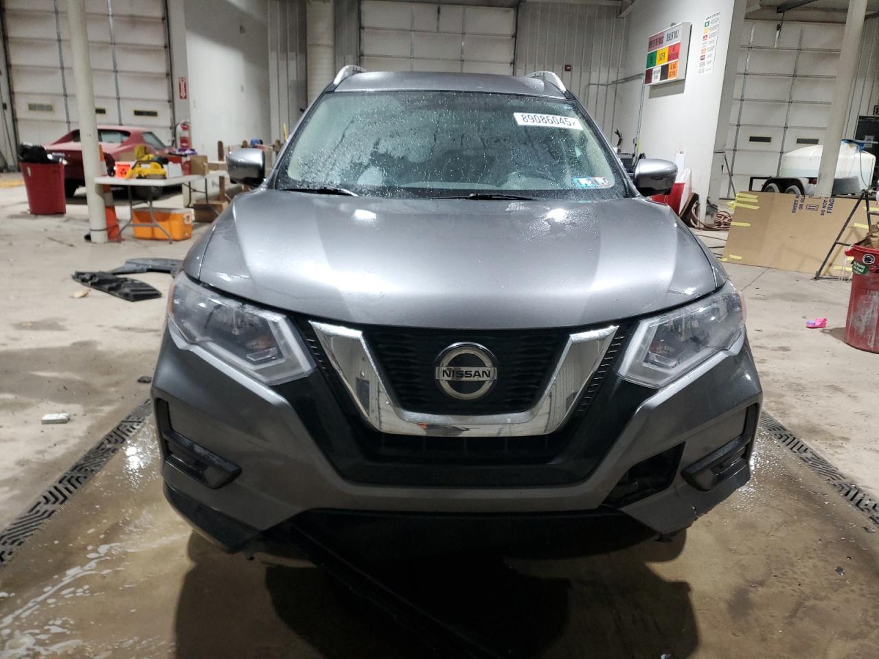 2018 Nissan Rogue - Image 5