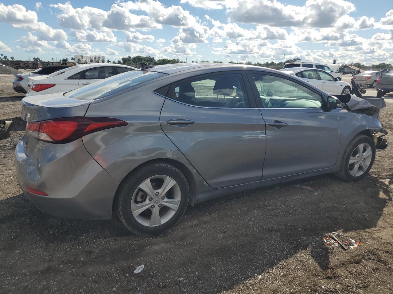 2016 Hyundai Elantra - Image 3