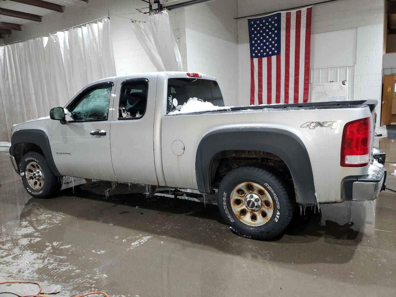 2011 GMC Sierra - Image 2