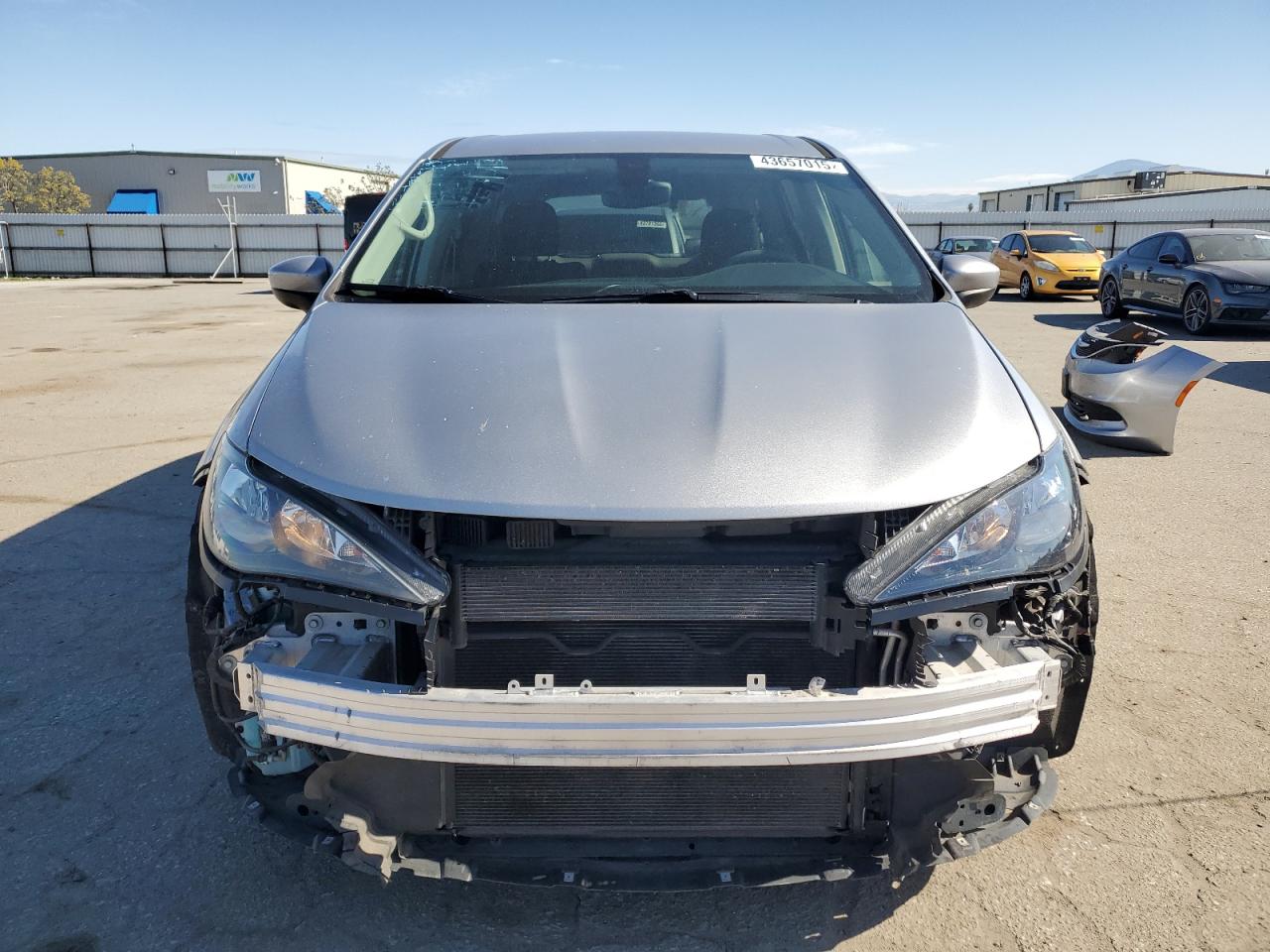 2017 Chrysler Pacifica - Image 5