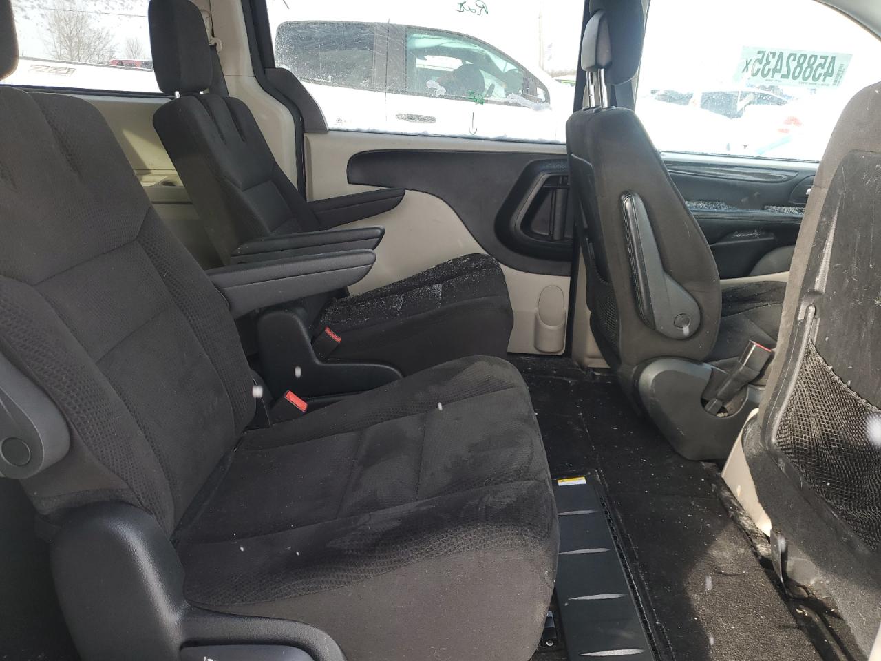 2016 Dodge Caravan - Image 11