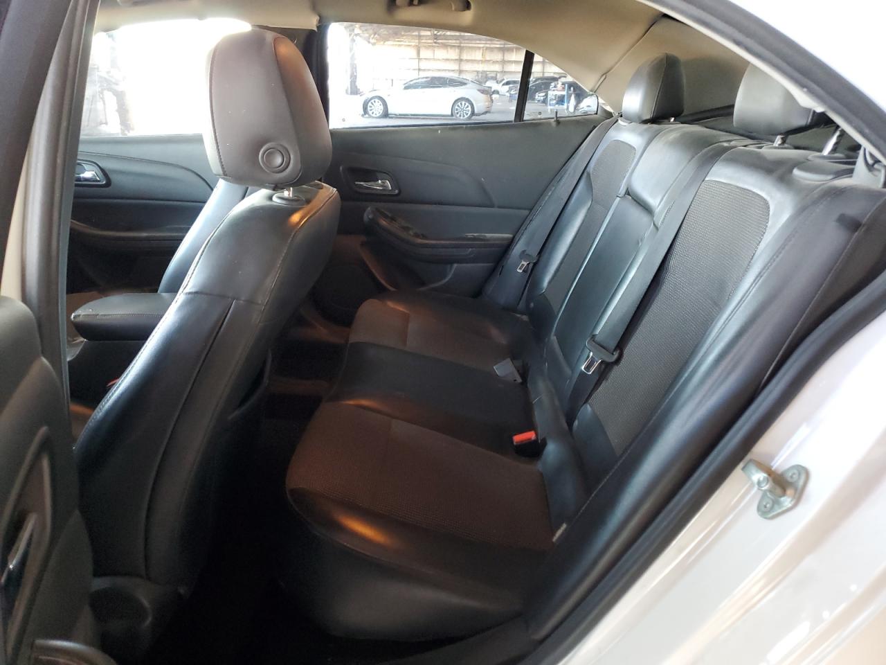 2015 Chevrolet Malibu - Image 10