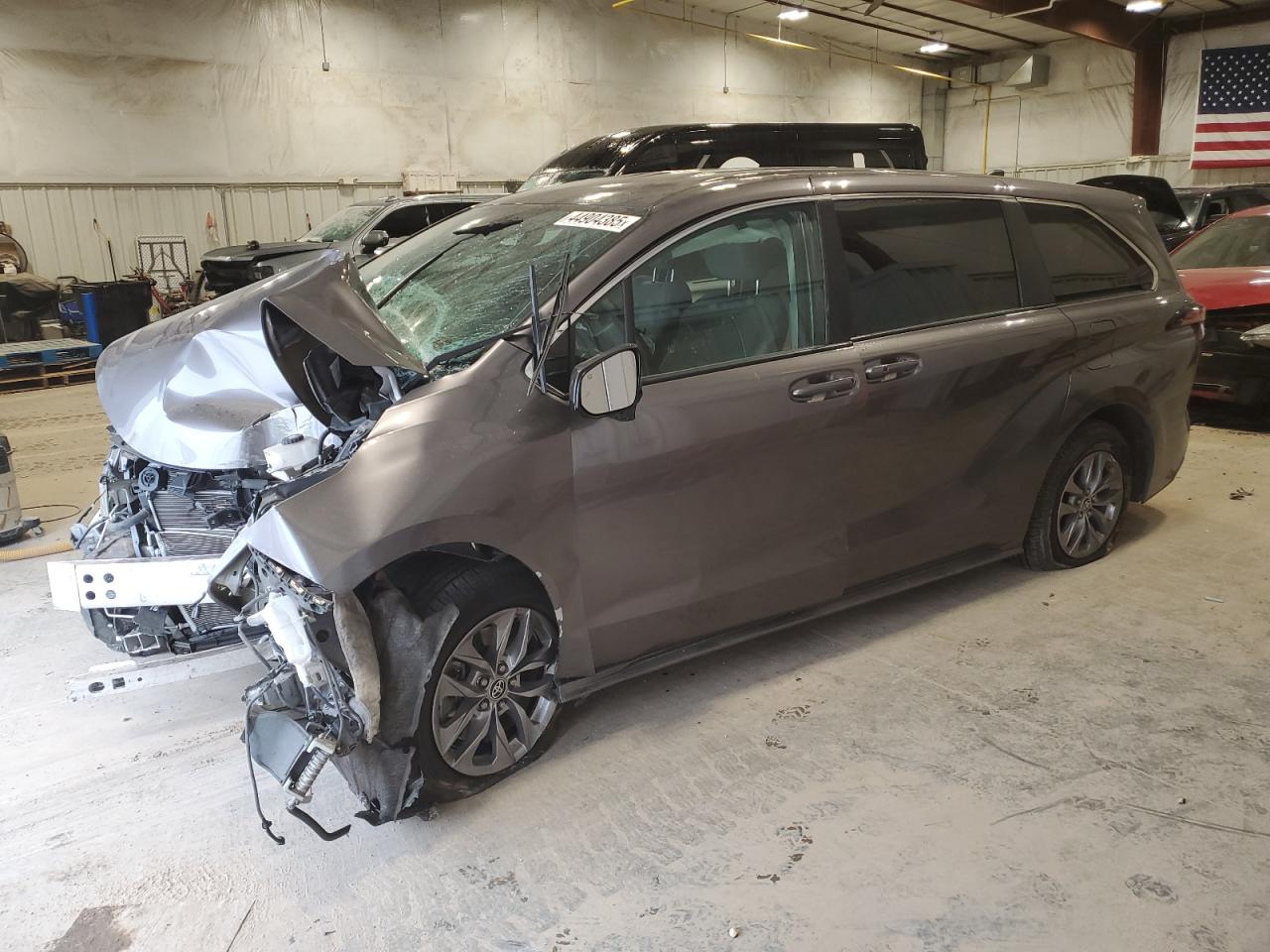 2022 Toyota Sienna - Image 1