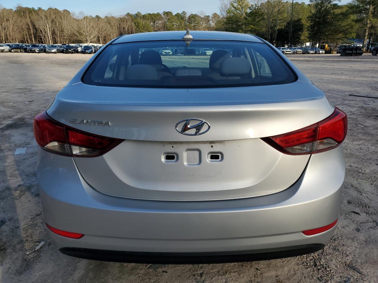 2016 Hyundai Elantra - Image 6