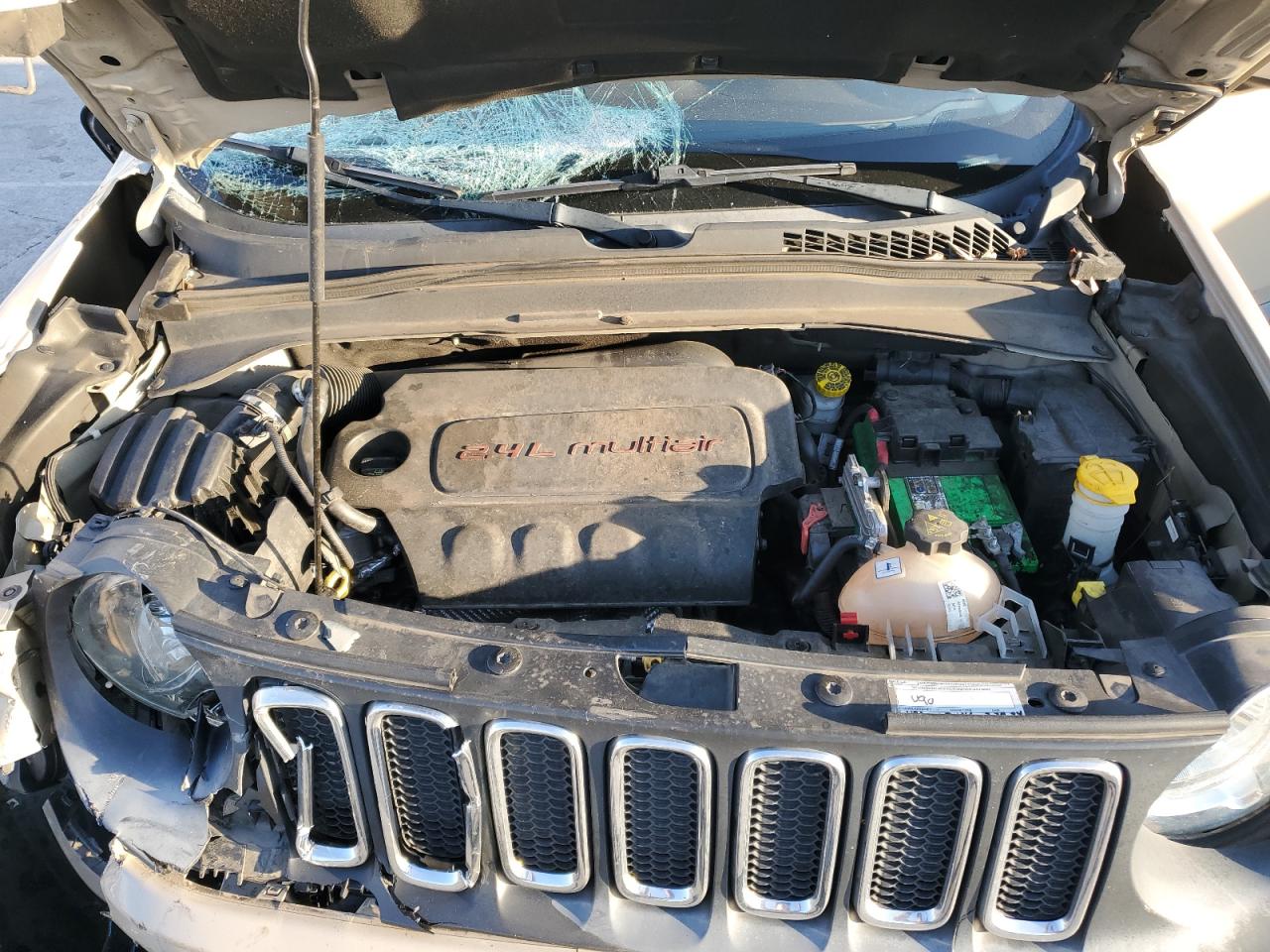 2015 Jeep Renegade - Image 12