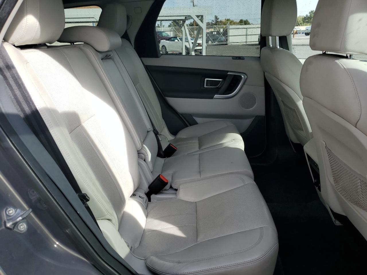 2016 Land Rover Discovery - Image 11
