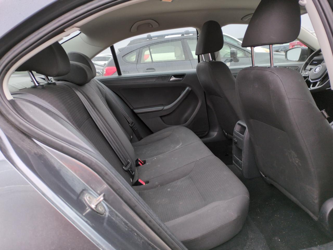 2015 Volkswagen Jetta - Image 9