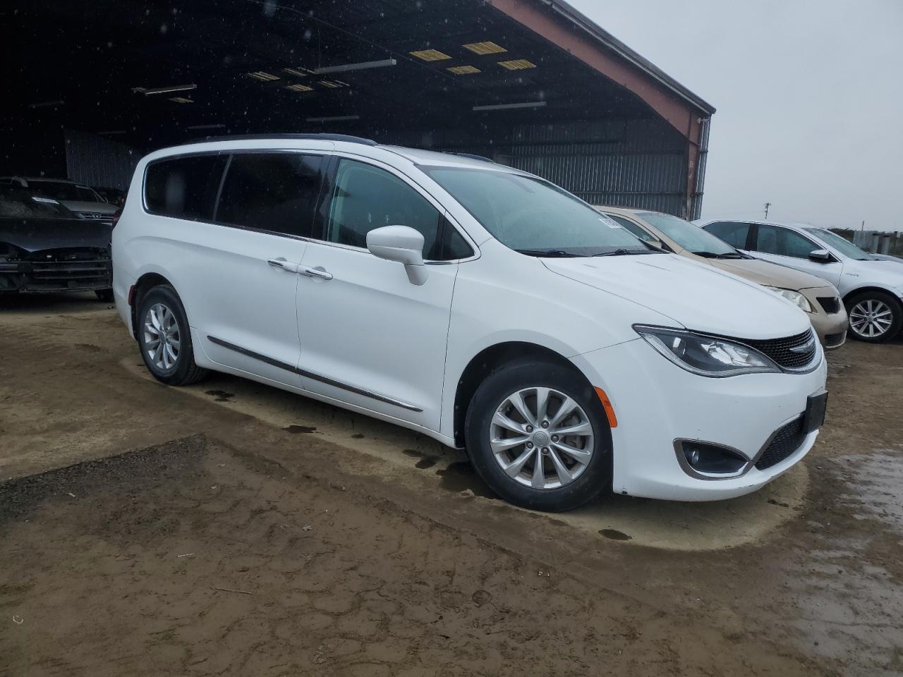 2017 Chrysler Pacifica - Image 4