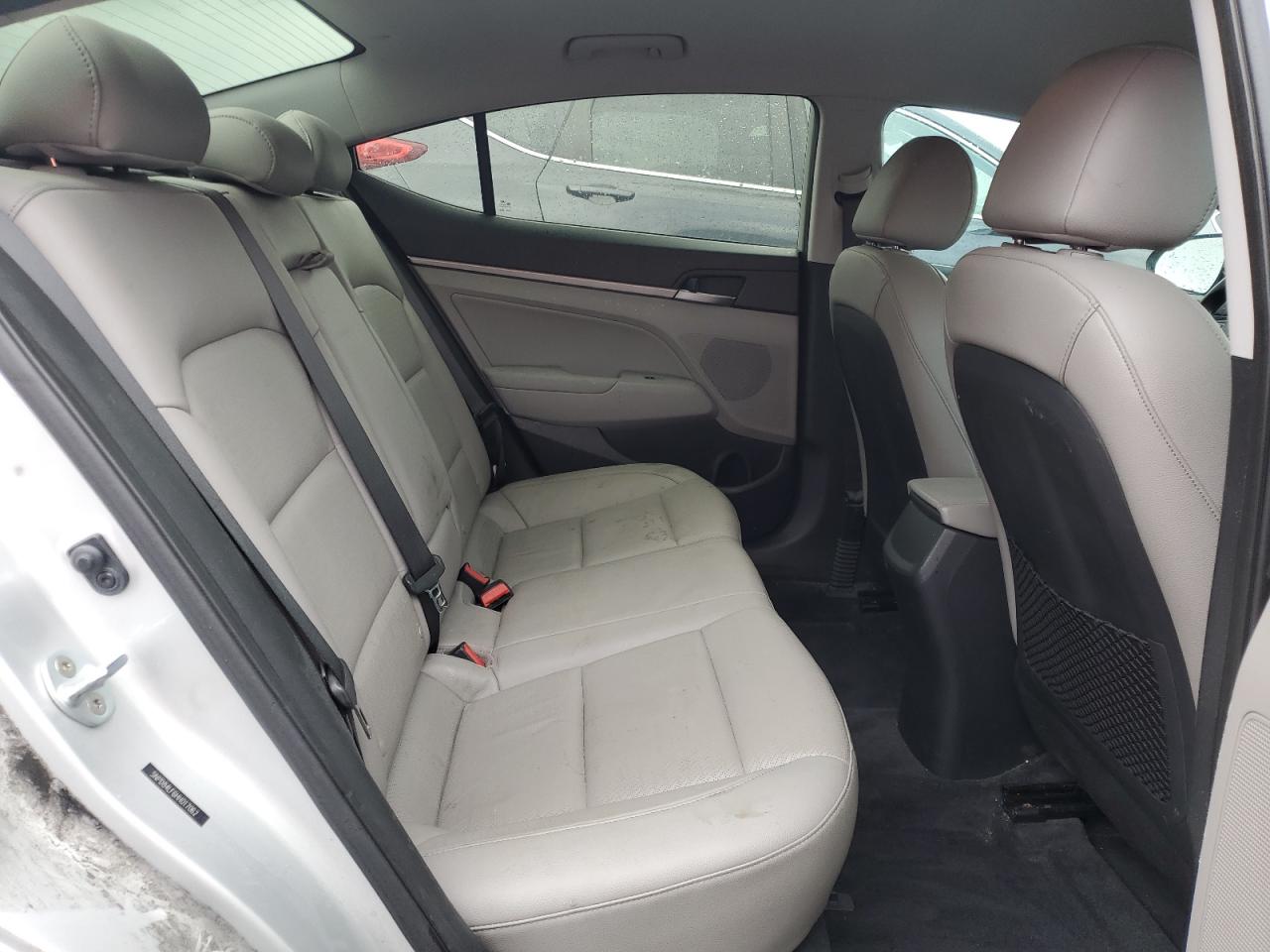 2017 Hyundai Elantra - Image 10
