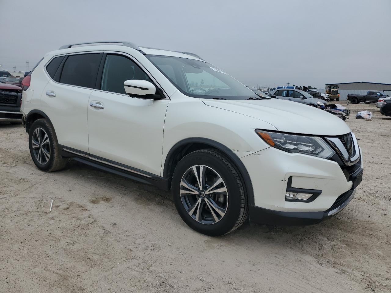 2017 Nissan Rogue - Image 4