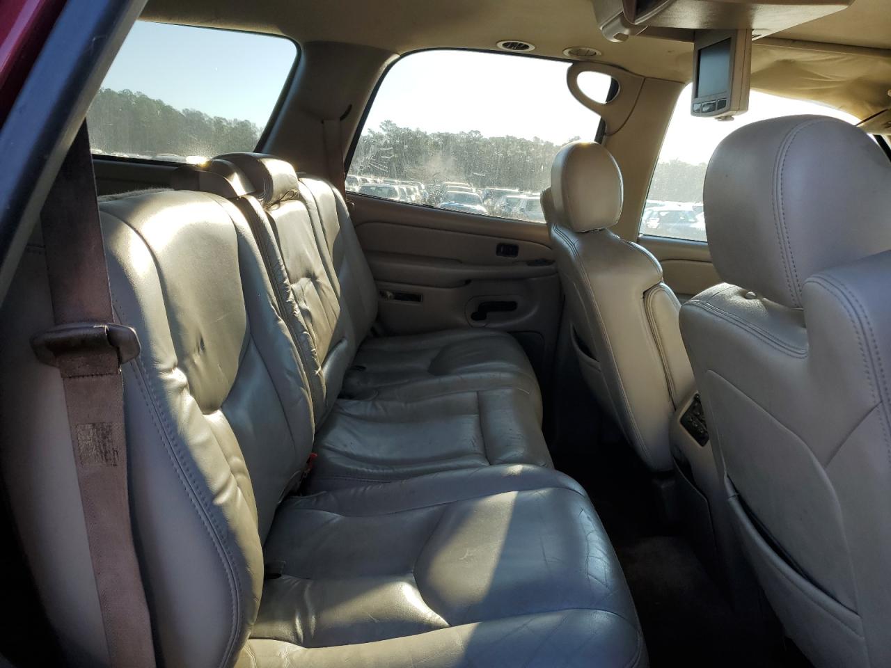 2004 Chevrolet Tahoe - Image 11