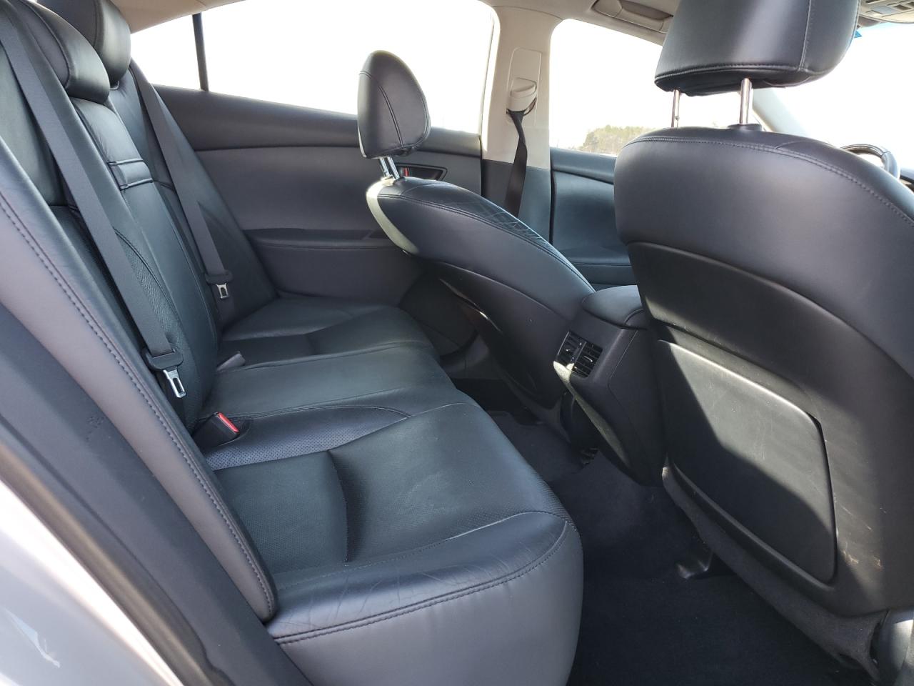2011 Lexus ES - Image 10