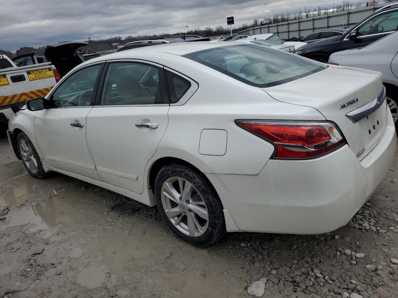 2015 Nissan Altima - Image 2