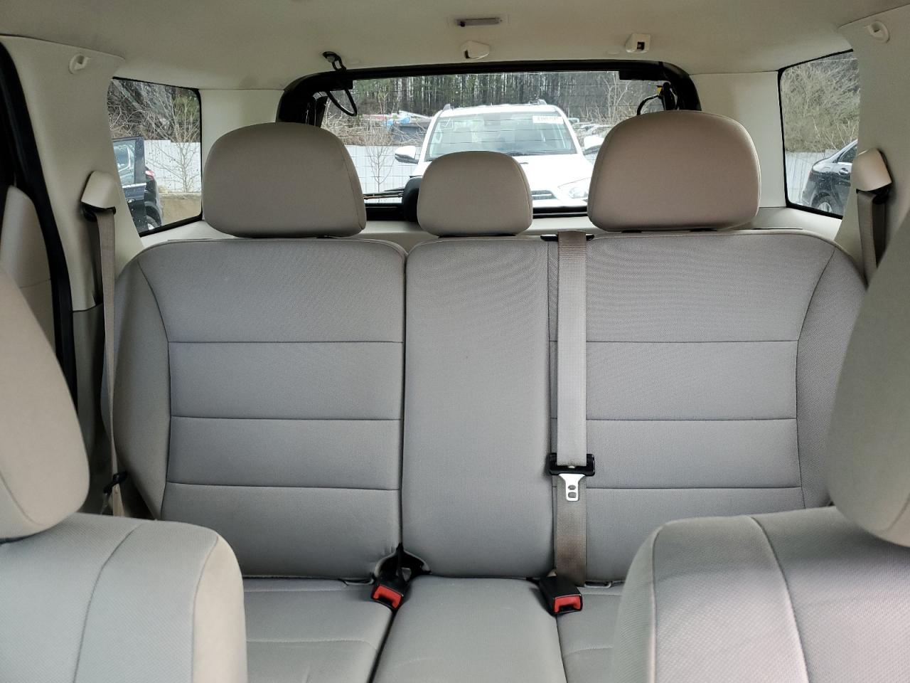 2010 Ford Escape - Image 10