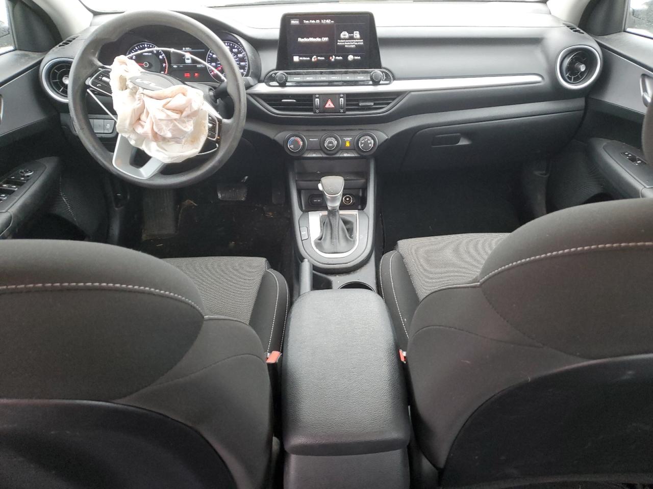 2023 Kia Forte - Image 8