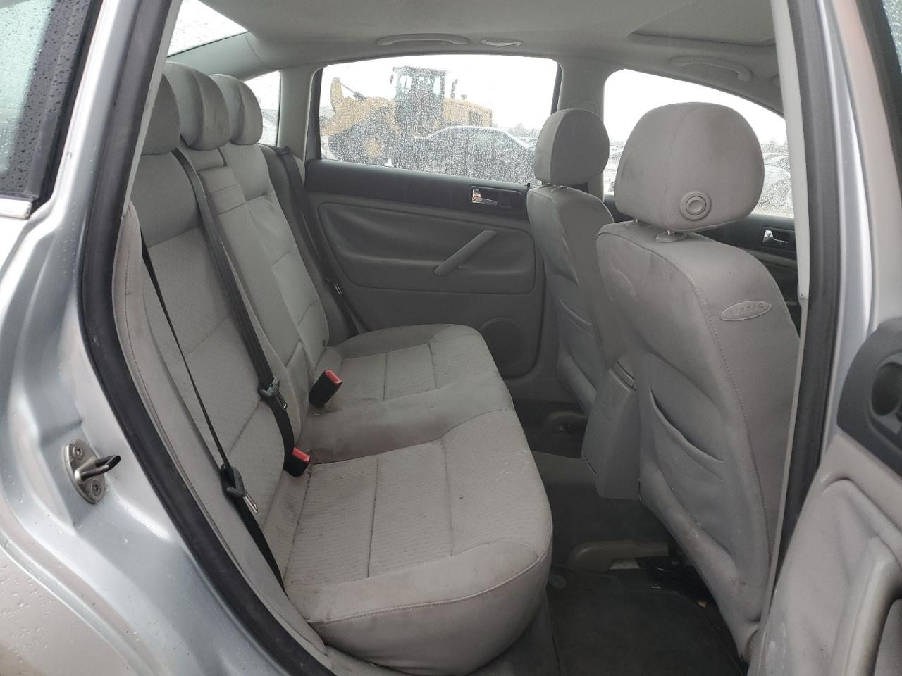2004 Volkswagen Passat - Image 10