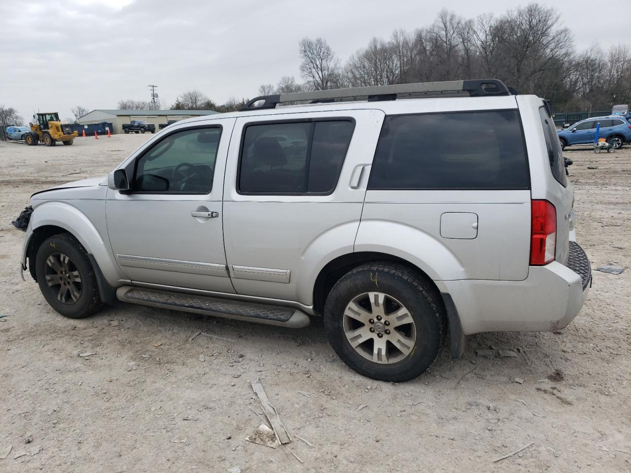 2012 Nissan Pathfinder - Image 2