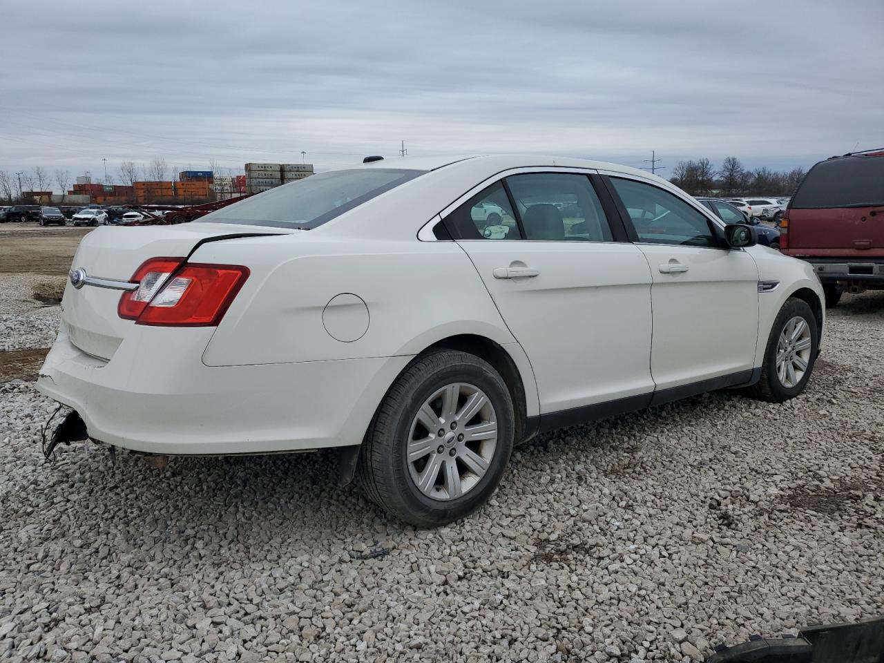2011 Ford Taurus - Image 3
