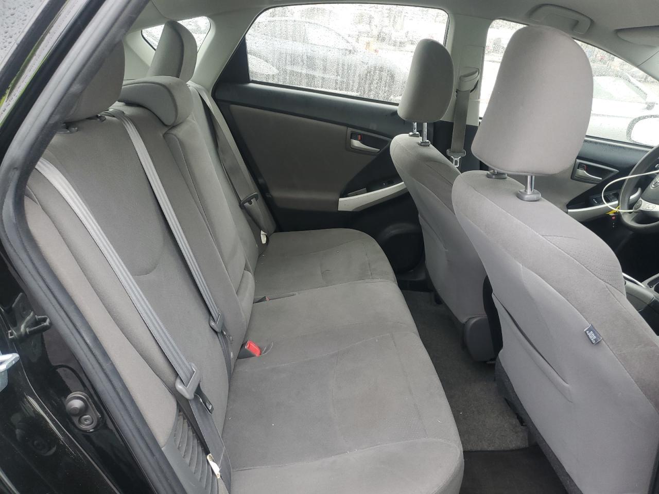 2014 Toyota Prius - Image 11