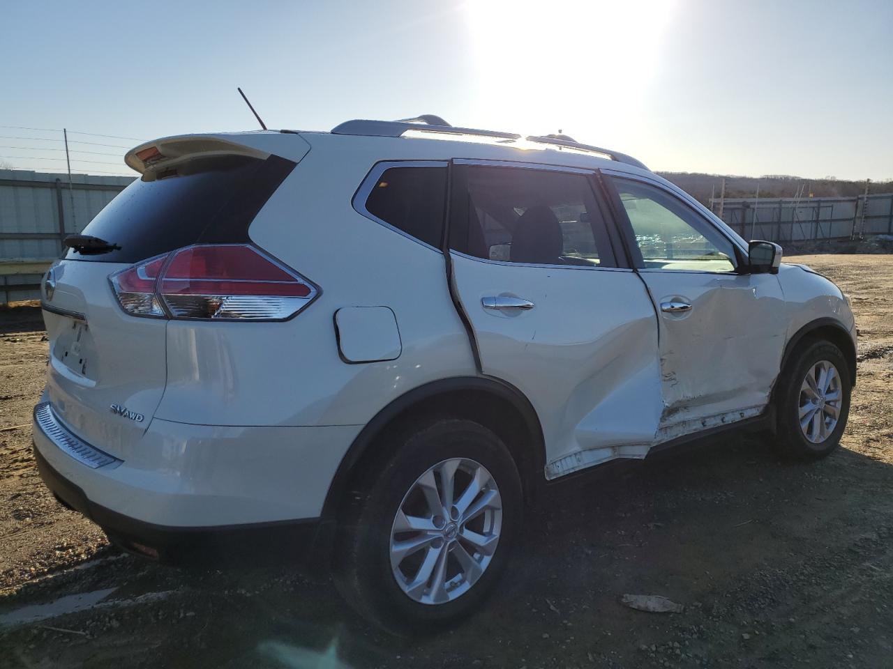 2016 Nissan Rogue - Image 3